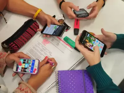celulares ninos escuela