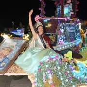 Las candidatas departamentales 2025 desfilaron en las carrozas por Ciudad Cultural