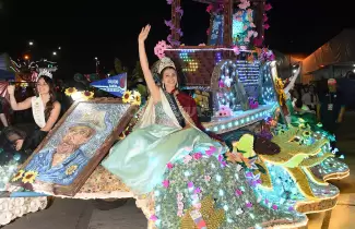 josefina blanco en carroza 2025
