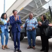 El gobernador Carlos Sadir entregó un camión para productores de Valle Grande