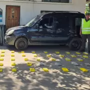 Detuvieron a un hombre que ocultaba más de 60 kilos de cocaína en su vehículo