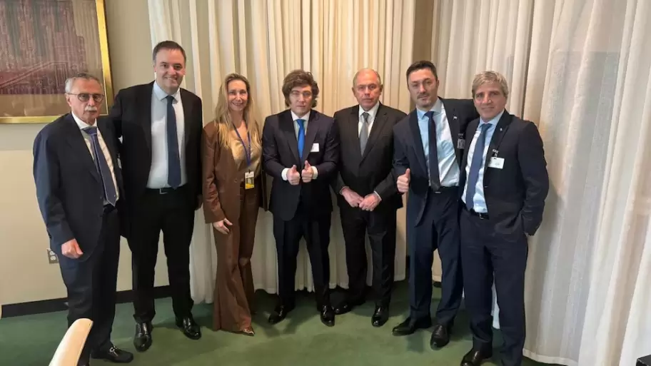 Mario Lugones, Manuel Adorni, Karina Milei, Javier Milei, Gerardo Werthein, Luis Petri y Luis Caputo