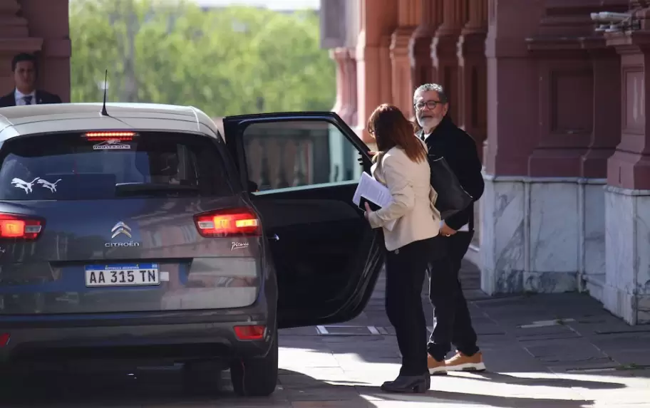 El titular de la UOCRA, Gerardo Martínez, en su ingreso a la Casa Rosada para la reunión del Consejo de Mayo. Fotografía: RS Fotos