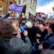 Javier Milei suspendió el acto en Ushuaia tras una protesta convocada en su contra