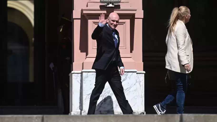 El candidato a diputado saliendo de la Casa Rosada (Maximiliano Luna)
