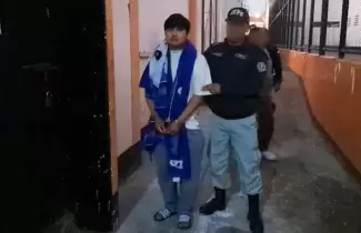 pequeno j