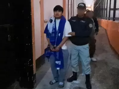 pequeno j