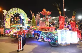 carroza 2025 de la escuela t�cnica 2 de san pedro