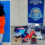 Detienen a una conocida delincuente en barrio Malvinas y recuperan elementos robados