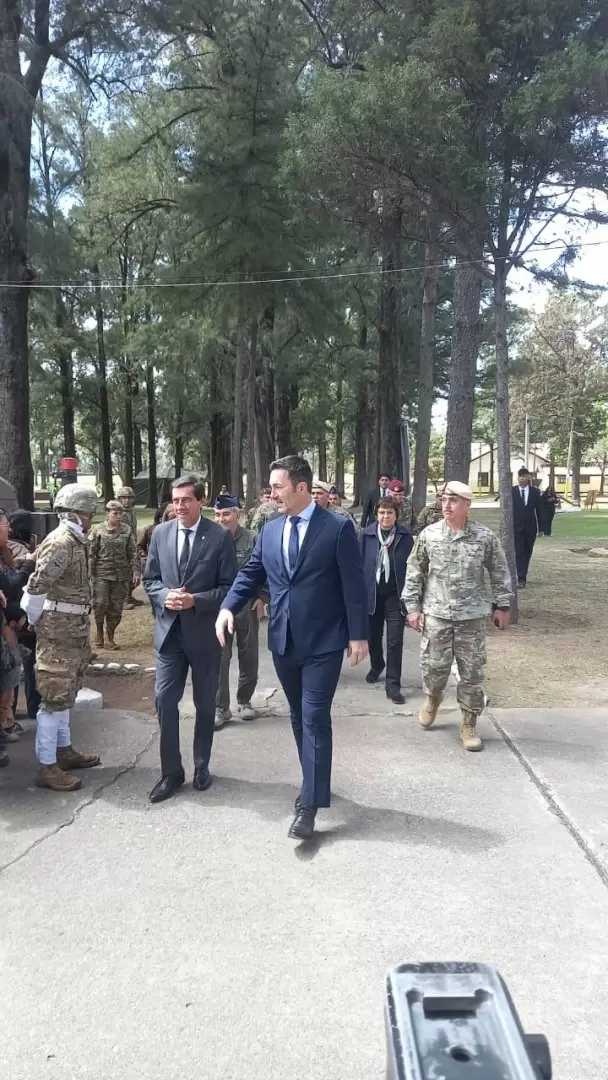 Ministro de Defensa, Luis Petri, junto al gobernador Carlos Sadir