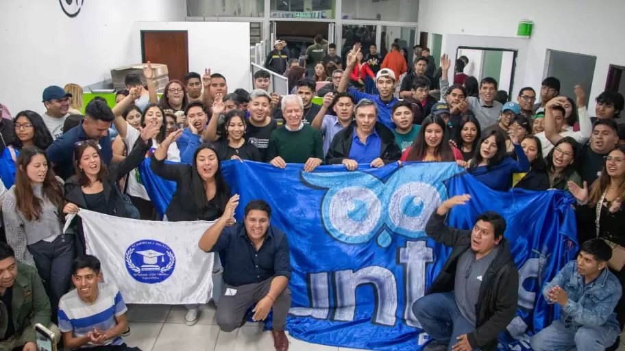 Pascuttini con la juventud universitaria