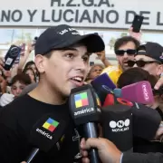 Thiago Medina recibió el alta después de 28 días y habló al salir del hospital: “Quiero ver a mis hijas”