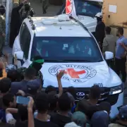 Hamas entregó solo 4 de los 28 cuerpos e Israel denuncia el incumplimiento del acuerdo