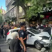 Un auto perdi� el control y atropell� a siete personas en el centro de C�rdoba
