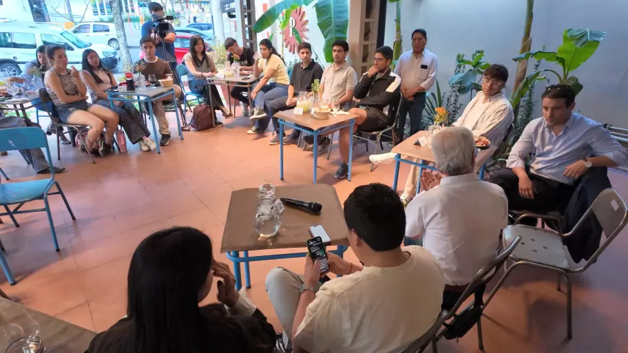 Pedro Pascuttini se reunió con jóvenes
