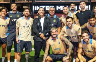 daddy yankee en el entrenamiento de la seleccion argentina