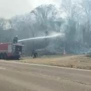 Bomberos de la Policía combaten el fuego en los incendios del Ramal