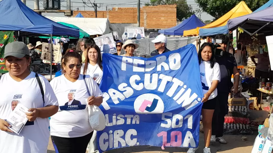Pedro Pascuttini recorrió la feria de barrio Malvinas