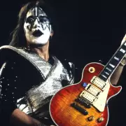 Muri� Ace Frehley, el legendario guitarrista de Kiss, tras sufrir una hemorragia cerebral