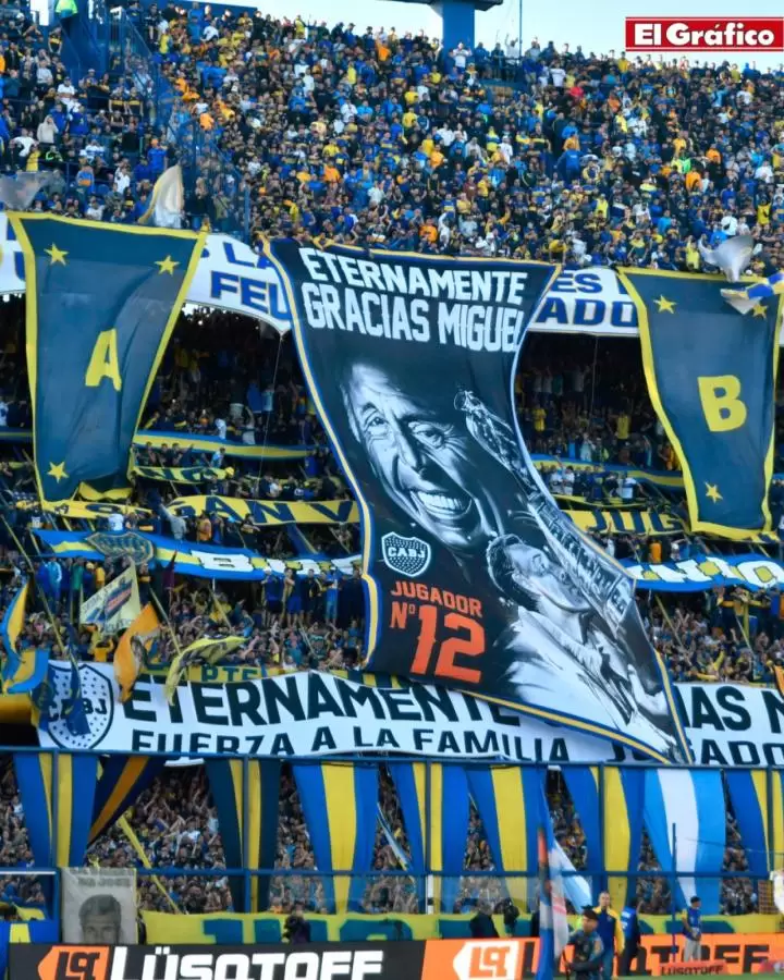 la 12 y una bandera para miguel angel russo