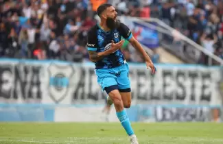 Alejandro Quintana celebra su gol ante Deportivo Madryn