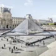 Reabri� el Museo del Louvre tras el millonario robo de joyas de la corona francesa