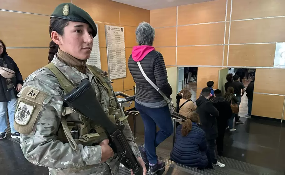 Elecciones argentinas - custodia del Ej�rcito Argentino