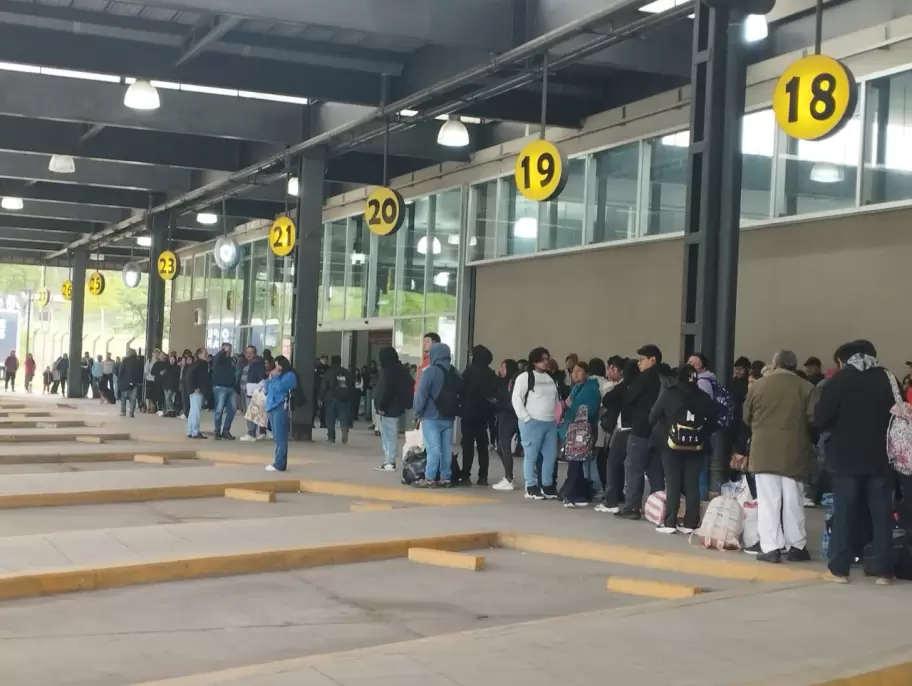 largas filas en la terminal