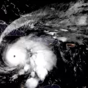 El huracán Melissa se acerca a Jamaica y las autoridades advierten que habrá inundaciones catastróficas