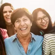 La ciencia logró determinar por qué, en líneas generales, las mujeres viven más que los hombres