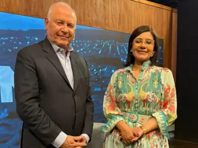 detr�s de las noticias