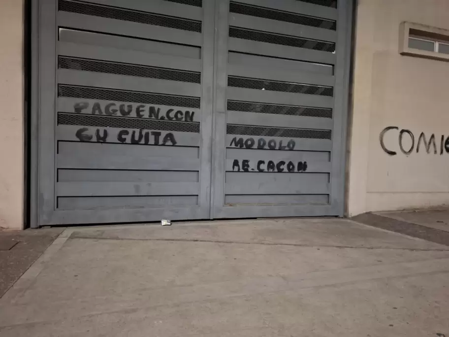 Pintadas en el 23 de Agosto