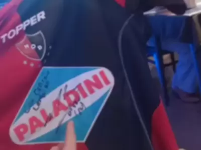 camiseta newells firma maradona