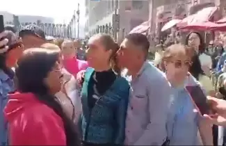 Un hombre acos� a la presidenta de M�xico, Claudia Sheinbaum, en plena recorrida en el DF