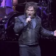 Javier Milei celebr� una presunta invitaci�n de AC/DC a cantar en River, pero era fake news