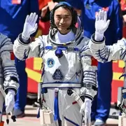 Astronautas chinos iban a volver del espacio y quedaron varados luego de que basura espacial golpeara la nave