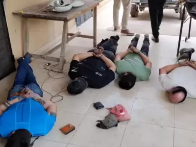 polic�as detenidos