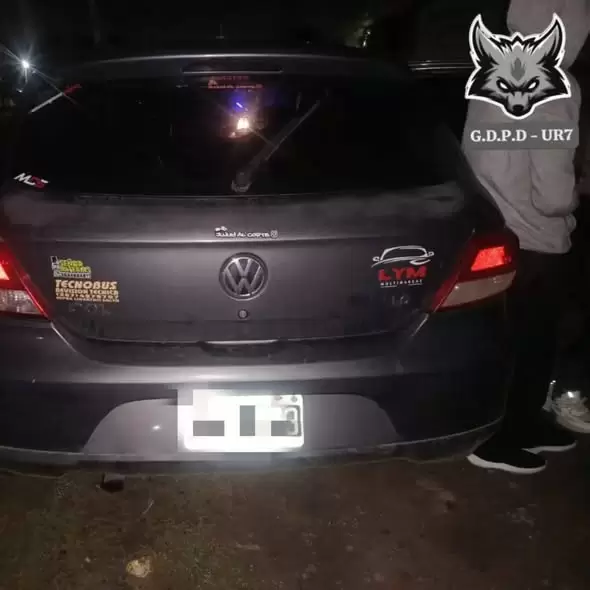Arrestaron a dos jóvenes en Alto Comedero: tenían armas y una escopeta en el baúl de un auto