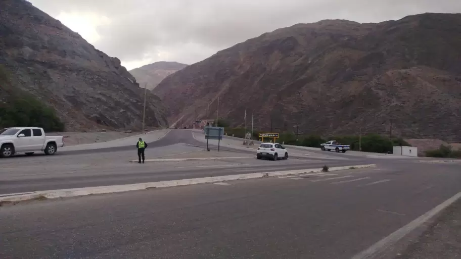 Atacaron a policías en la Ruta Nacional 9 y 52 lograron arrestar a dos