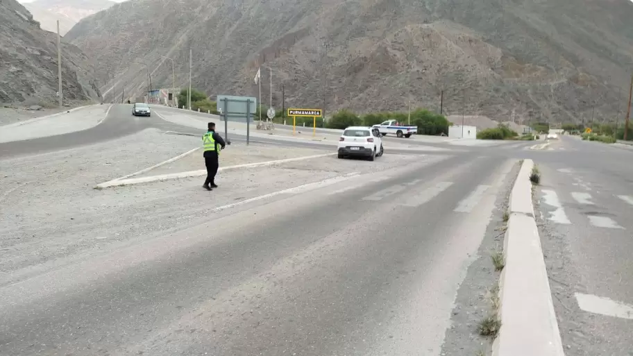 Atacaron a policías en la Ruta Nacional 9 y 52 lograron arrestar a dos