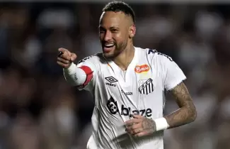 Esc�ndalo en el Santos: Neymar tuvo un fuerte cruce con un fan tras el empate en la Sudamericana