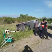 La camioneta en la que viajaba una familia volcó en Ruta 66
