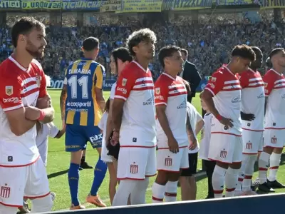 estudiantes central espaldas