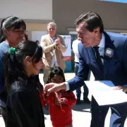El gobernador Sadir entregó viviendas en Puesto del Marqués