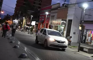 iluminaci�n en la ciudad - calle Belgrano - San Salvador de Jujuy