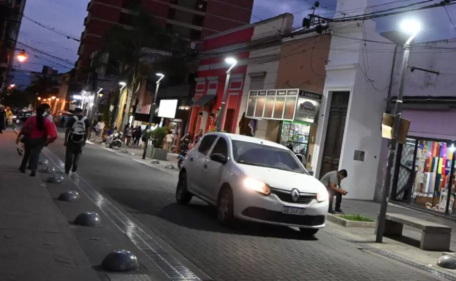 iluminación en la ciudad - calle Belgrano - San Salvador de Jujuy