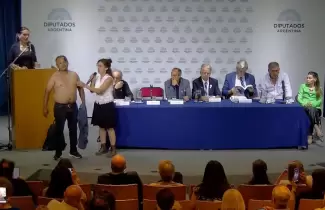 hombre im�n en el Congreso