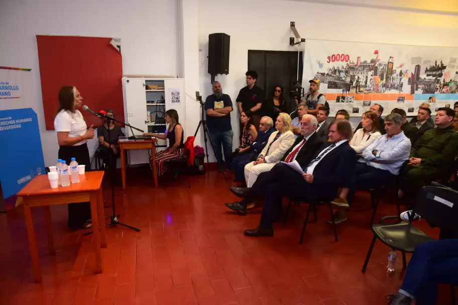 Conferencia en el Espacio La Perla sobre las excavaciones en la Loma del Torito donde se encontraron fosas con restos humanos