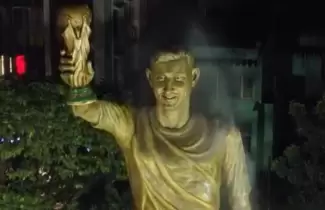 messi estatua en la india