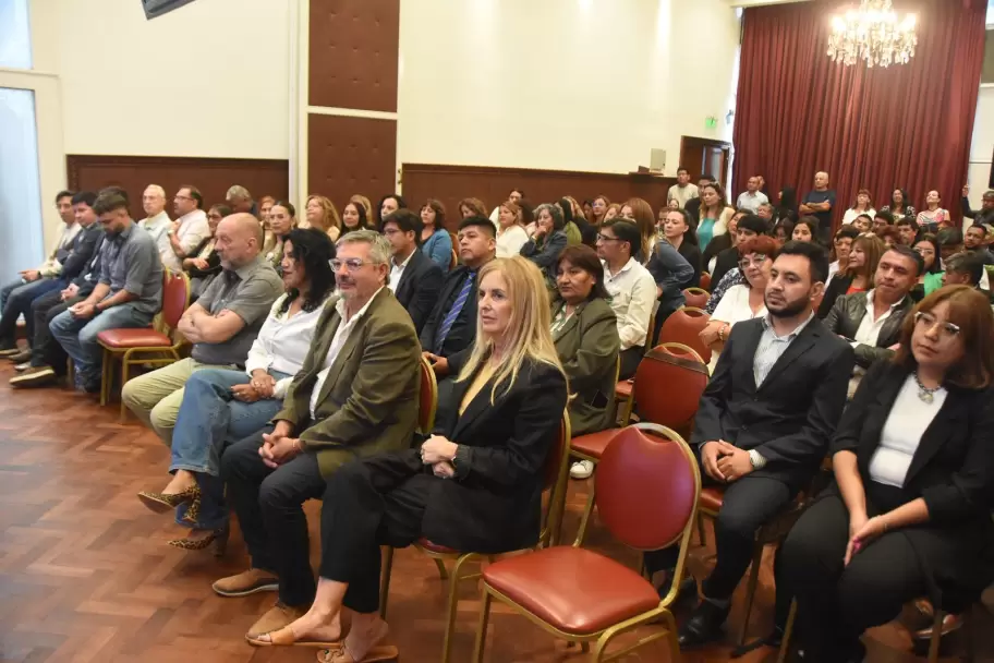acto de asunción de las nuevas autoridades de APL